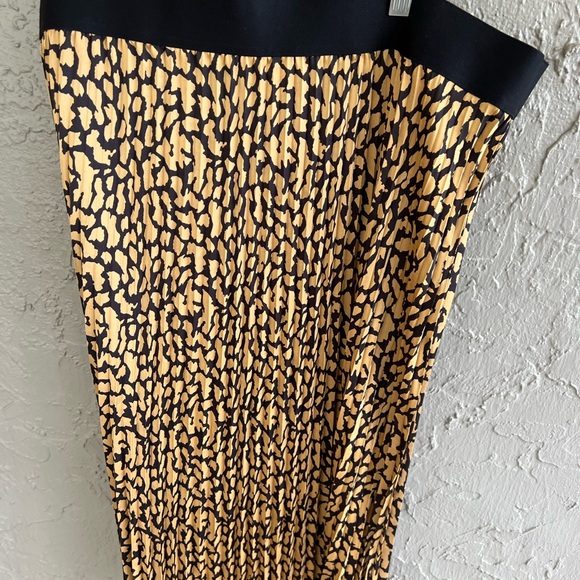 Two Piece Blouse and Skirt Combo - Picture 3 of 9